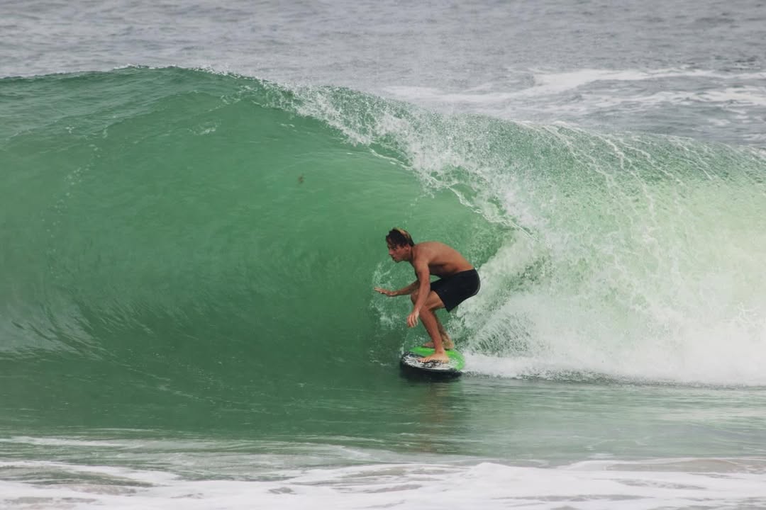 🏄 Herói com Prancha: Campeão de Skimboard Salva Banhista em Ubatuba