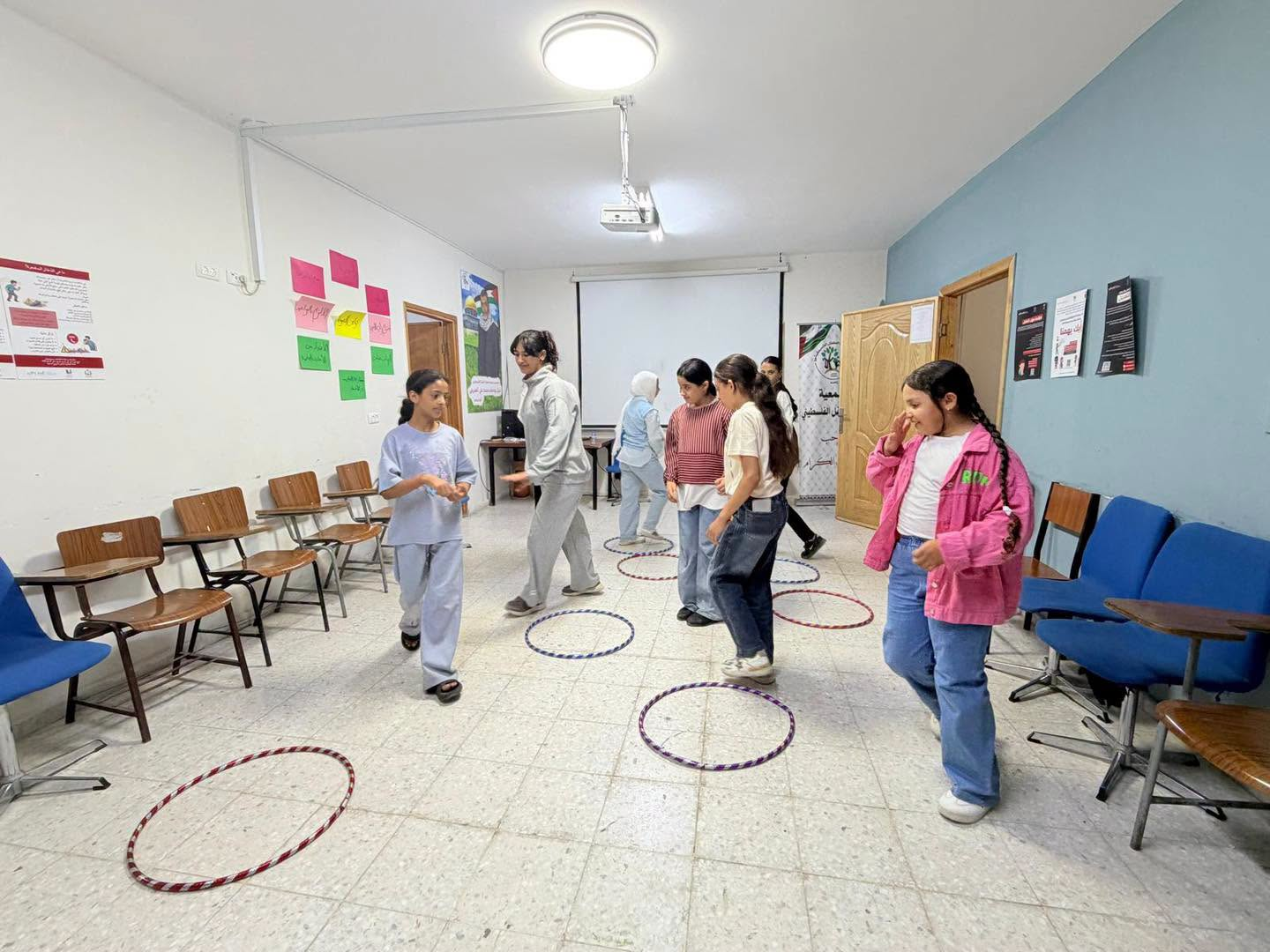 As part of the “Sumud” project to strengthen community resilience and protection, the Palestinian Child Welfare Association, in collaboration with the Nafs Empowerment Foundation, organized a recreational activity that included educational puzzle games.