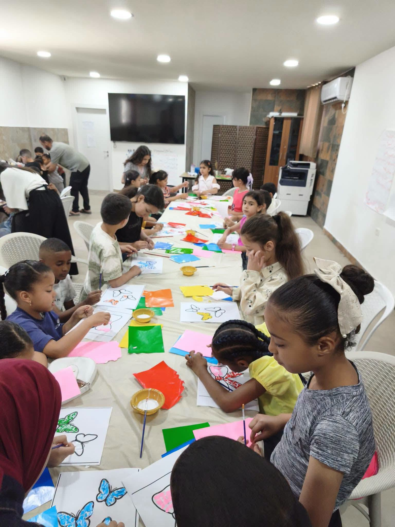Visit by the Association for the Happiness of Palestinian Children to the Dar al-Funun wa al-Turath Center - 4