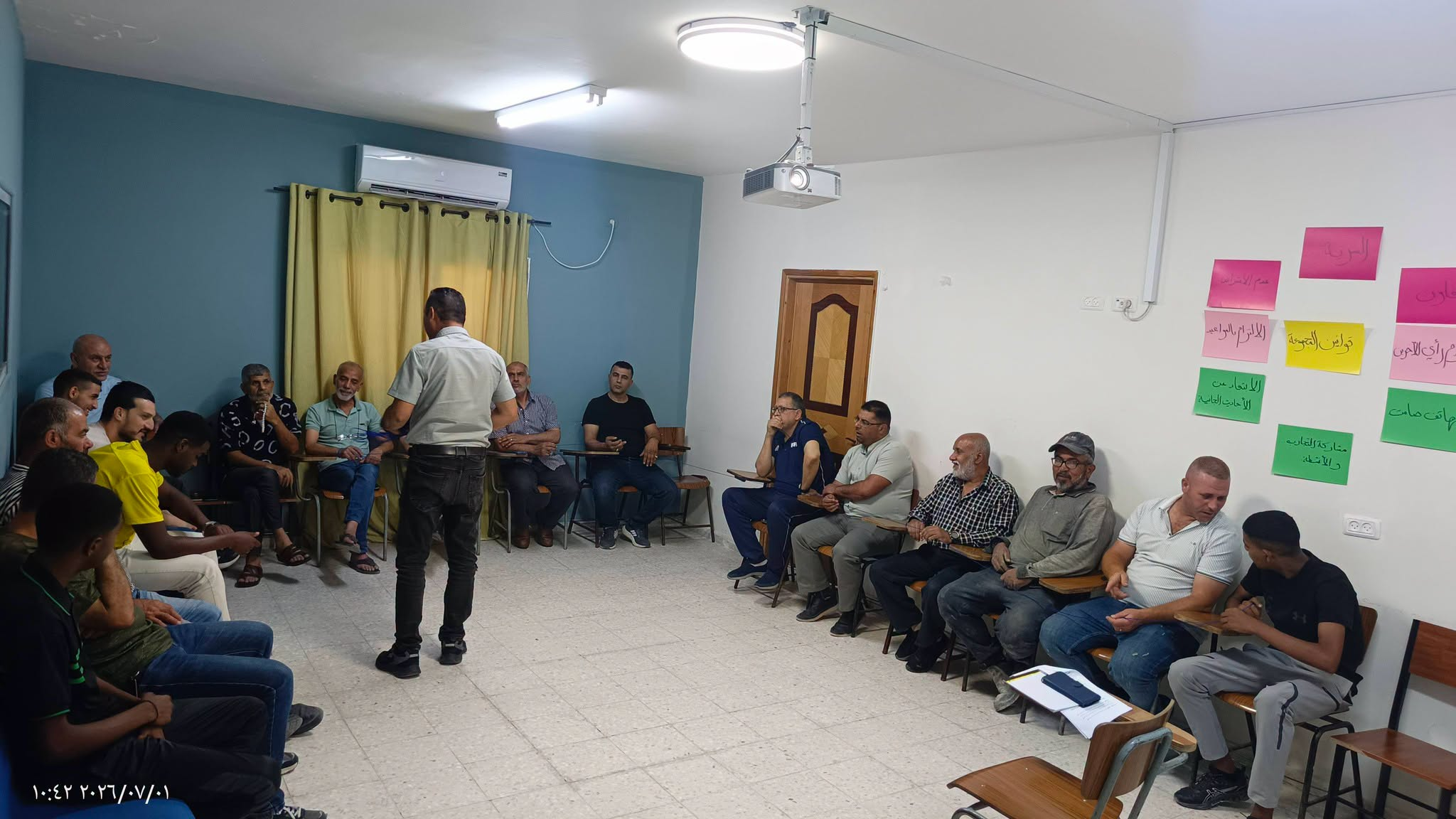 لقاءً توعويًا استهدف مقدمي الرعاية وفئة الشباب، بهدف تعزيز الوعي بأهمية الصحة النفسية والاجتماعية، والتعريف بسبل الوصول إلى الخدمات المتخصصة، ودور الأسرة والمجتمع في توفير بيئة داعمة وآمنة لليافعين.