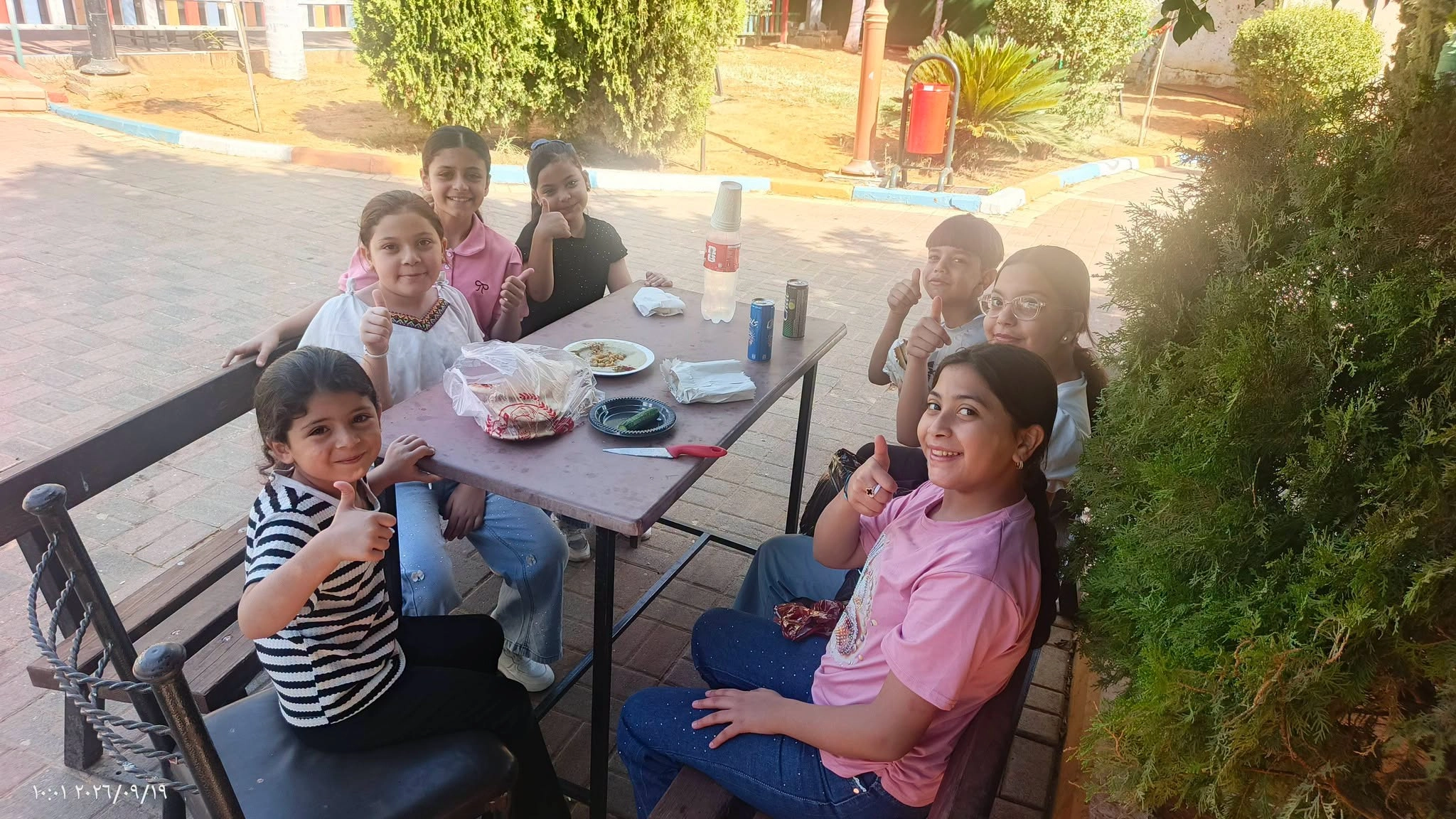 Taking children from the Quran memorization course to Martyr Yasser Arafat Park. - 2