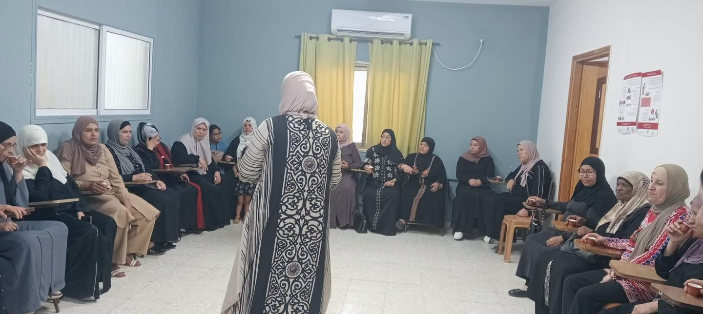 لقاءً توعويًا استهدف فئة النساء حول العنف الإلكتروني