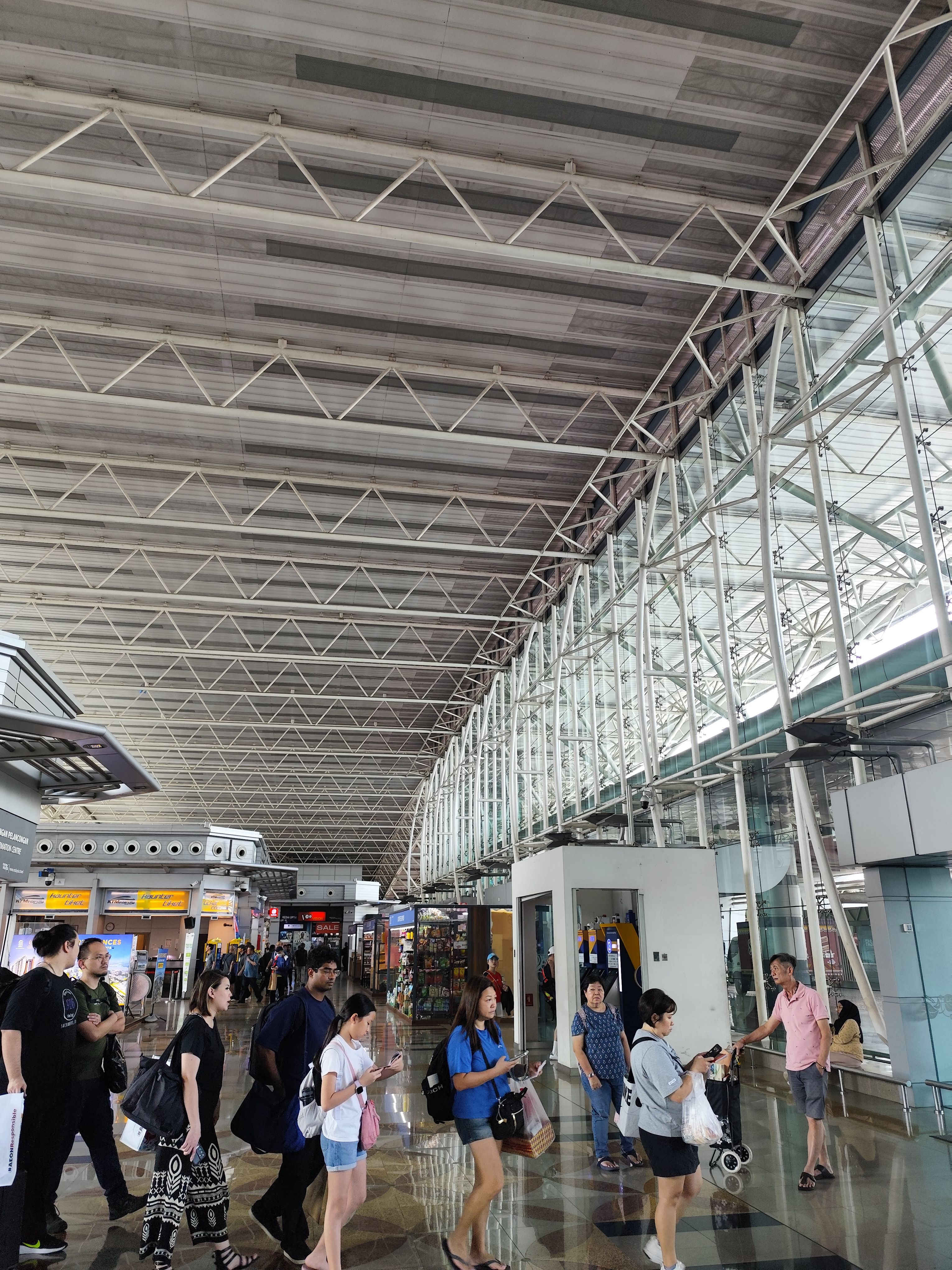 Crossing Into JB With Kids or Elderly Parents: Easiest Routes and Where to Stay feature