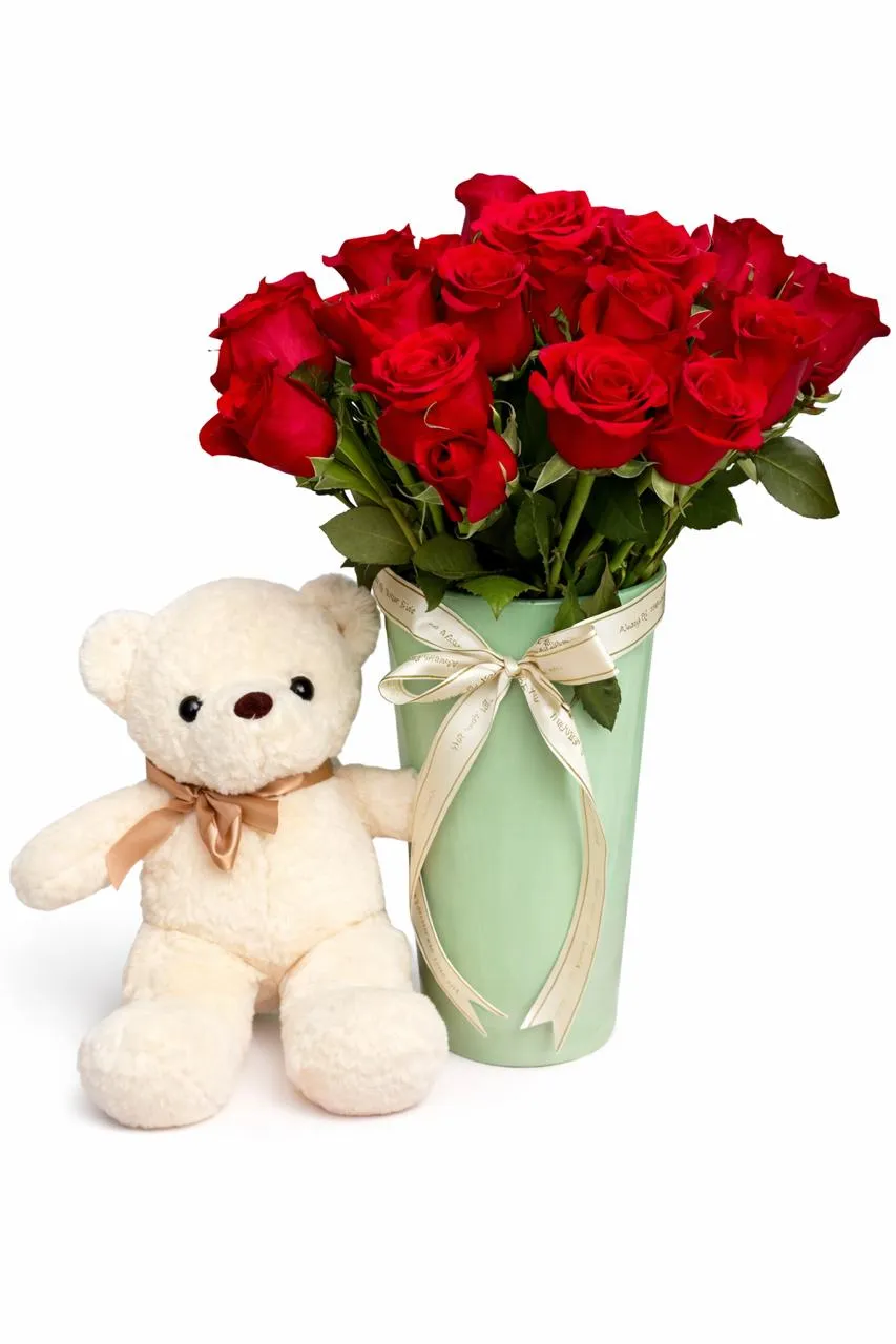Jarron Premium De Rosas Y Peluche — Romance. Arreglo floral de Flores Les Roses con envío a domicilio en Bogotá.