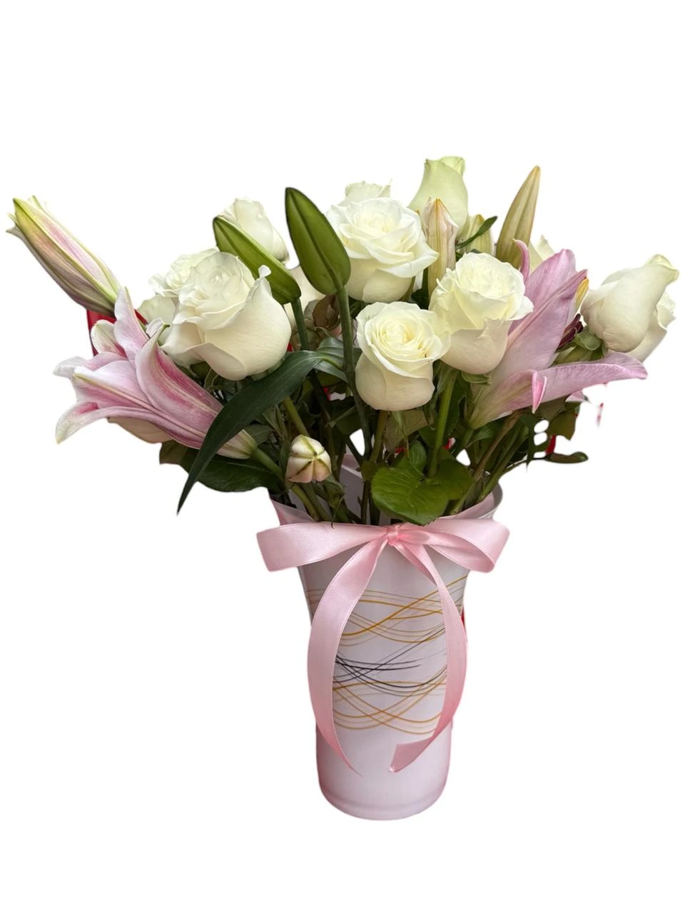 Jarron Premium De Rosas Blancas Y Lirios — Celebraciones. Arreglo floral de Flores Les Roses con envío a domicilio en Bogotá.