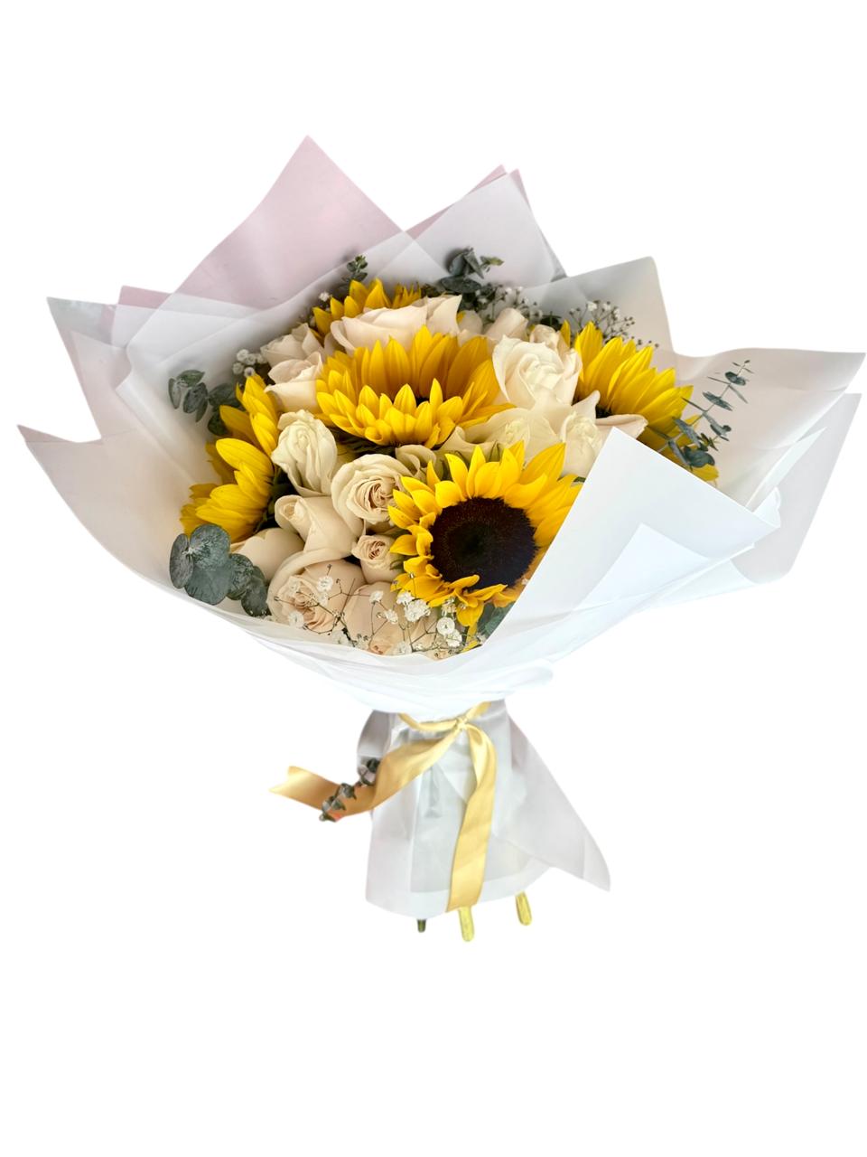 Rosas y girasoles para ella — Romance. Arreglo floral de Flores Les Roses con envío a domicilio en Bogotá.