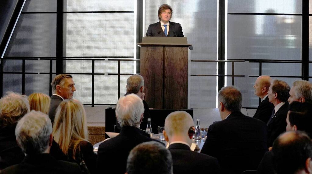 "Javier Milei llegará a París para inaugurar la segunda edición de la Argentina Week, el foro para atraer inversiones extranjeras." (TN)