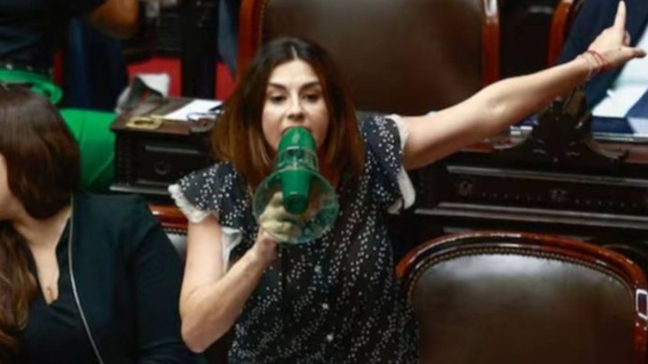 "No me banco a los corruptos y no tengo ningún miedo para denunciar." (Diario Perfil)