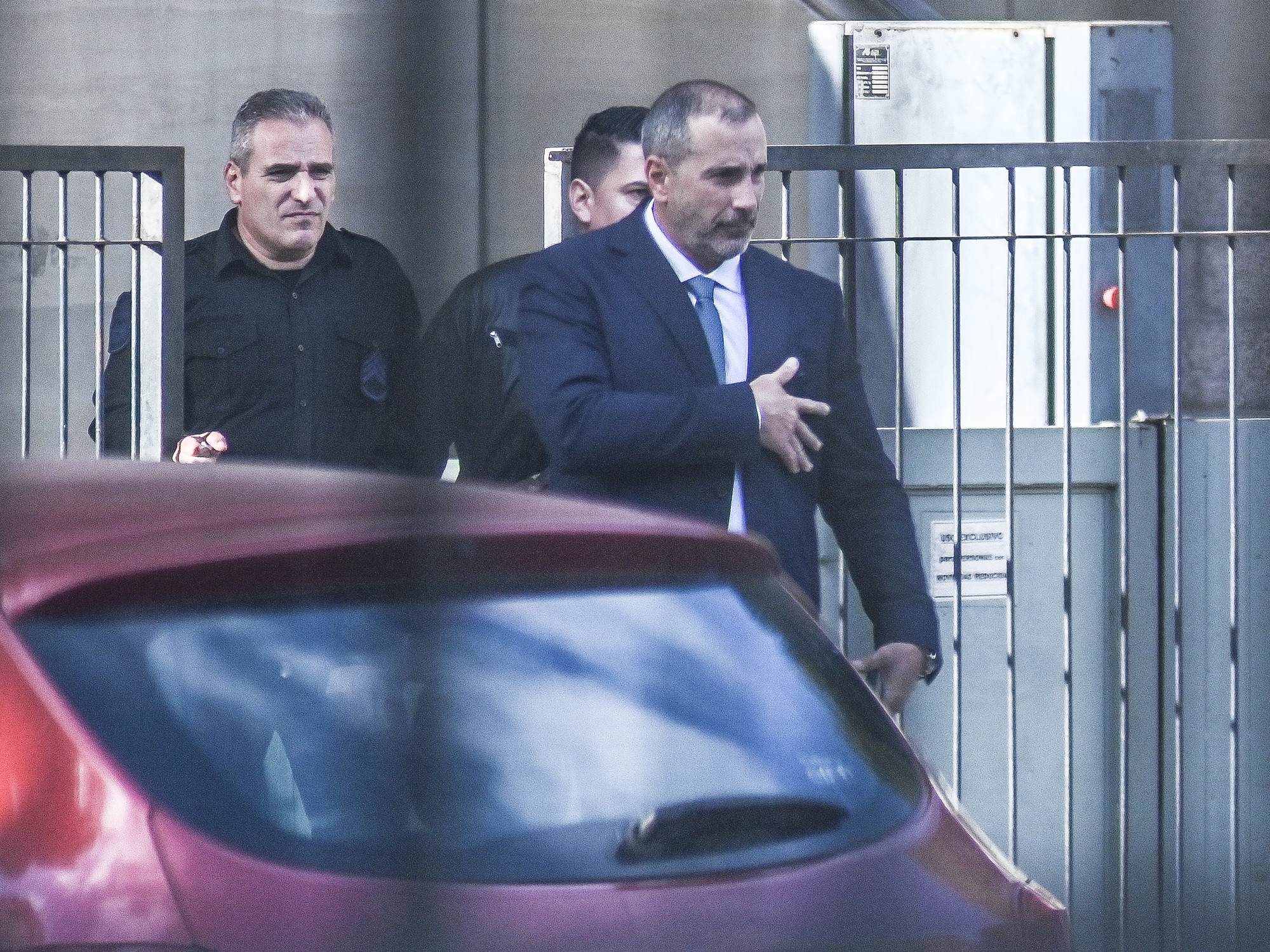 El juez Jorge Gorini, a cargo de la ejecución de la pena en la causa Vialidad, saliendo de Comodoro Py (Clarín)