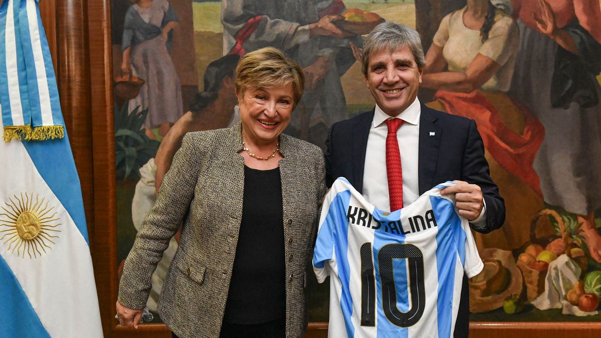 Luis Caputo junto a Kristalina Georgieva, en un encuentro previo con el Fondo. (Minuto Uno)
