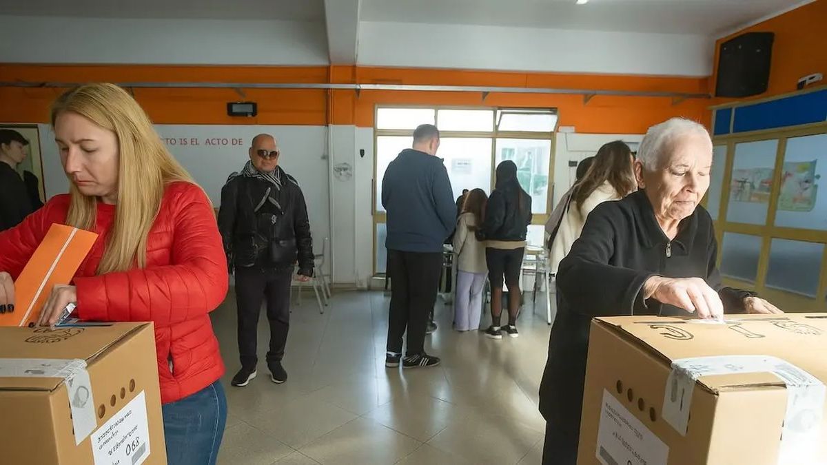 "El oficialismo necesita 37 votos en la Cámara alta. Hoy no los tiene." (Ámbito)