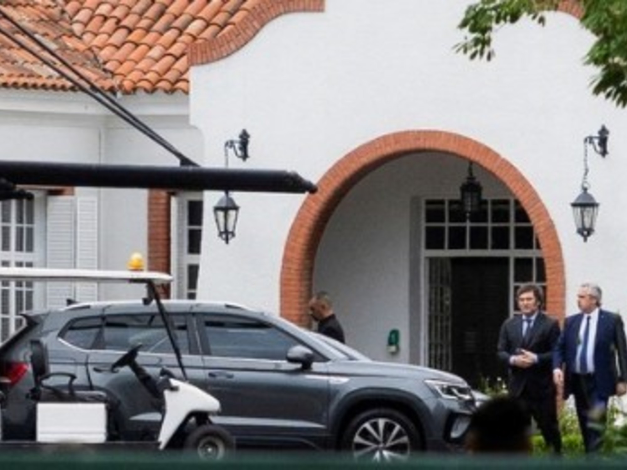 "La Casa Militar asumirá la responsabilidad integral de la seguridad de Olivos" (Clarín)