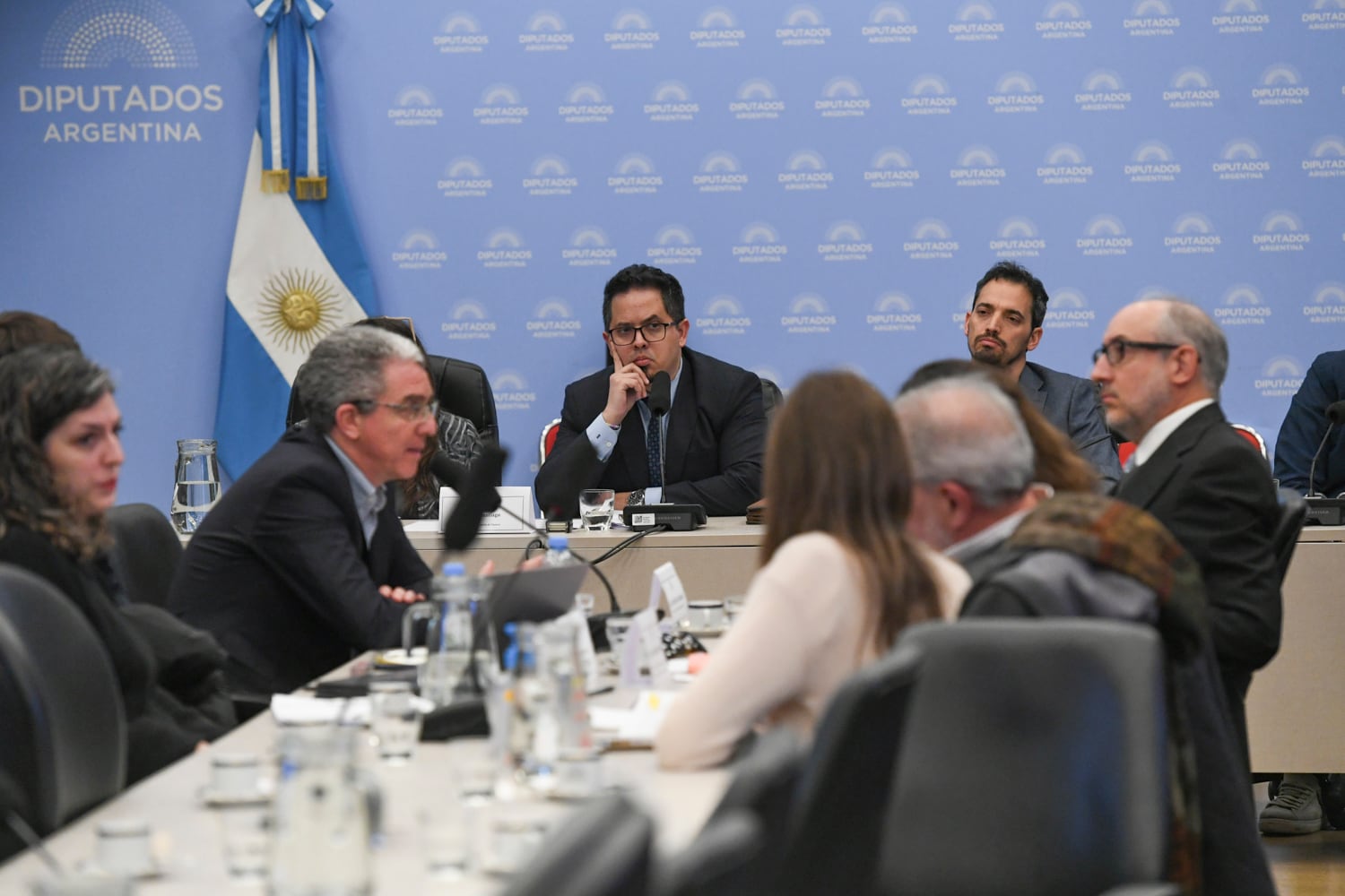 "Endeudamiento familiar: Diputados entra en la etapa decisiva y los bloques definen qué cambios llevarán al recinto" (TN)