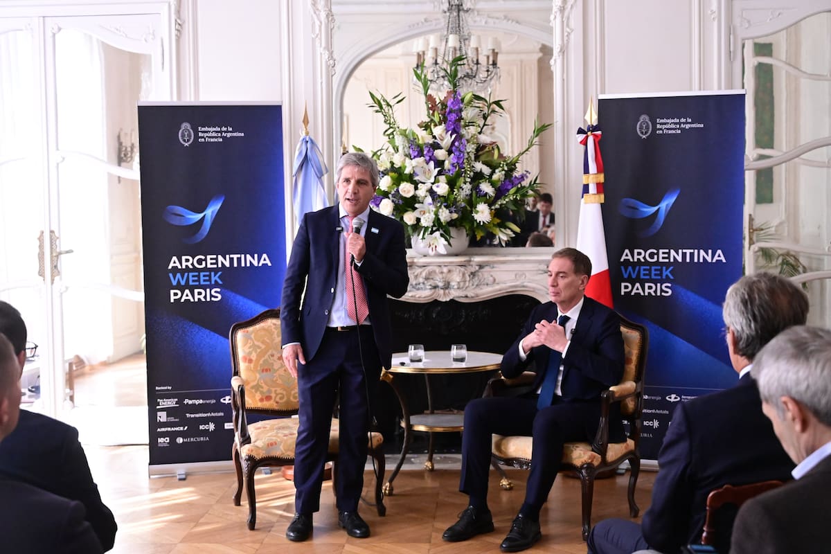 "El pasaporte argentino cotiza muy bien" (La Nación)