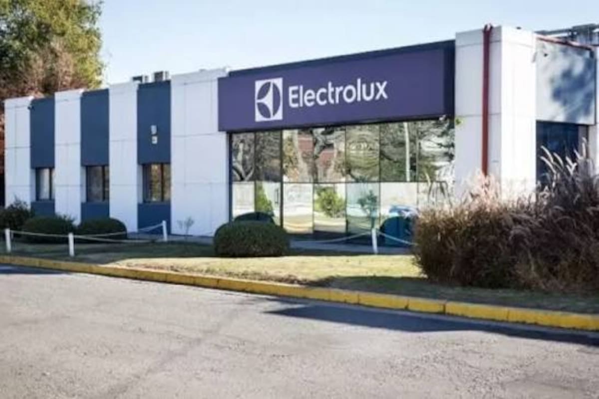 "La multinacional sueca comunicó el cierre de su fábrica en Rosario y el paso a un esquema de abastecimiento global." (La Nación)