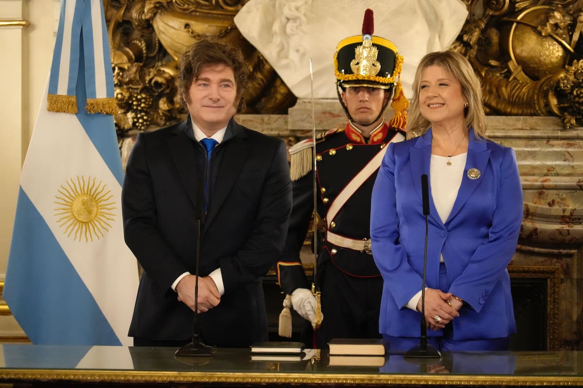 "El presidente Javier Milei junto a la ministra de Seguridad, Alejandra Monteoliva." (La Nación)
