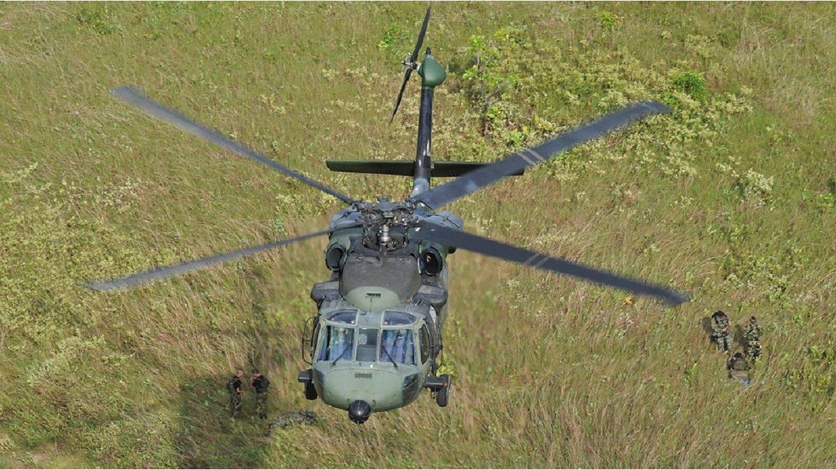 "Washington autorizó una operación de hasta u$s140 millones que contempla cuatro helicópteros UH-60L Black Hawk." (Ámbito)
