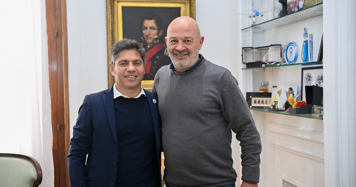 "Kicillof con Eduardo Cholo Ancona, jefe del Evita en la provincia." (La Política Online)