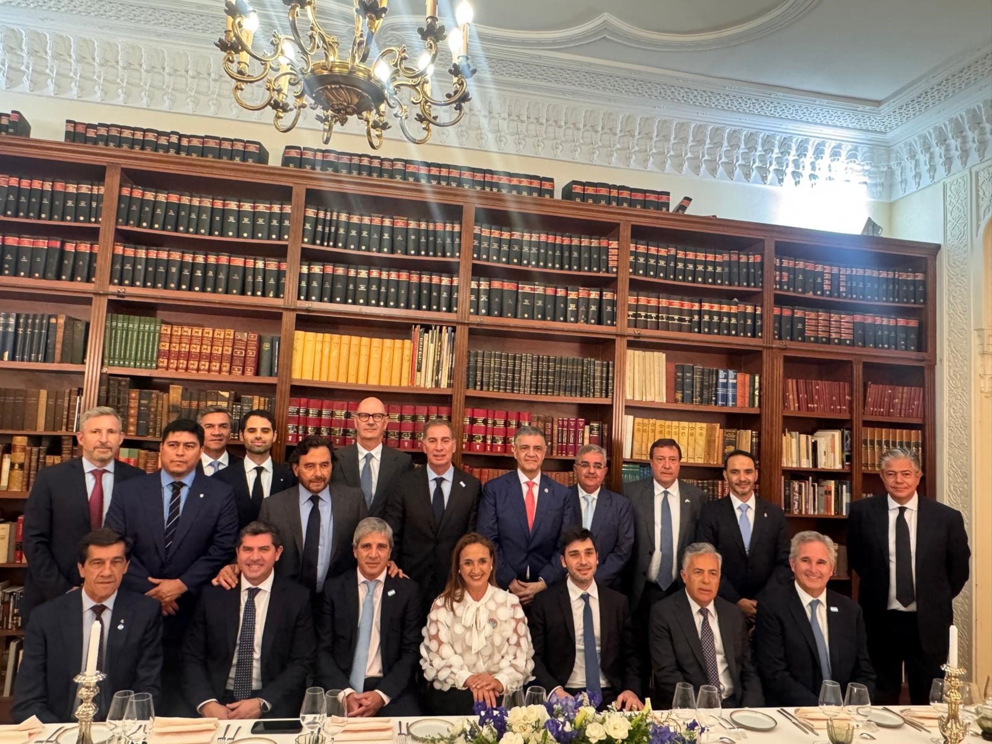 Funcionarios y gobernadores argentinos en la capital francesa, en la previa de la Argentina Week. (Clarín)