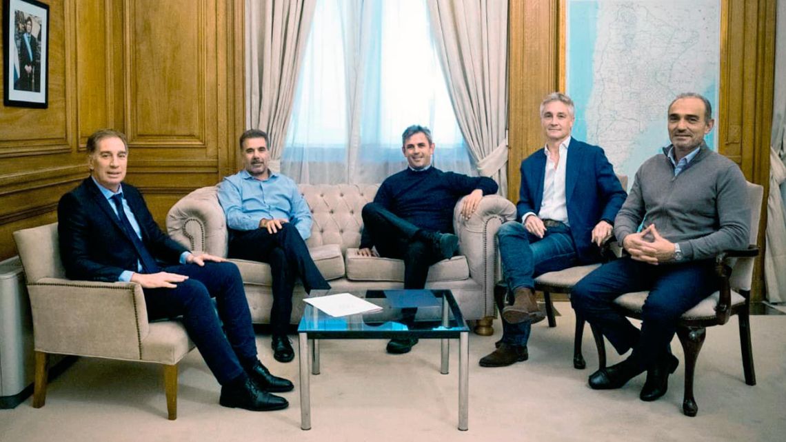 "Diego Santilli, Martín Menem y Eduardo “Lule” Menem recibirán a Cristian Ritondo y Fernando de Andreis." (Diario Perfil)