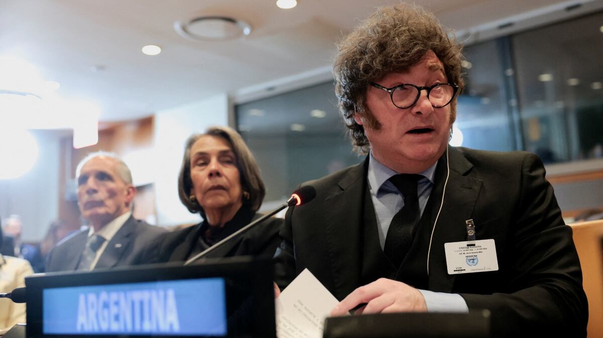 "Javier Milei en la cumbre del Escudo de las Américas en Nueva York." (TN)