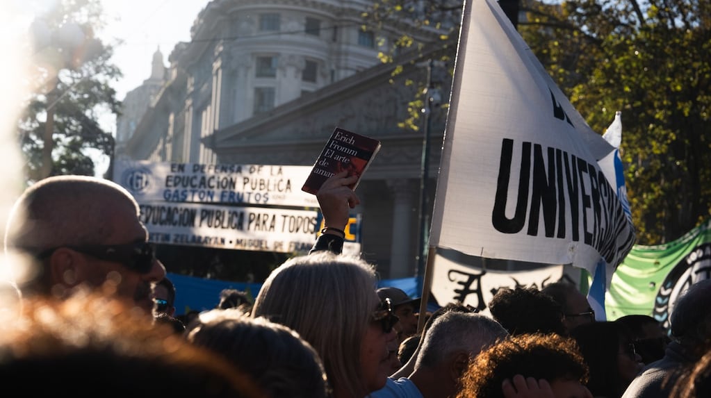 "El paro solo se levantará si el Gobierno cumple con la recomposición salarial del 33,4%." (TN)