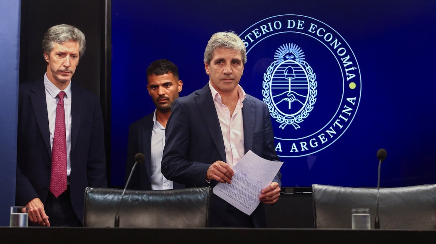 "El dólar sigue demandado y el Gobierno dejó que llegara a $1545 en los últimos días del mes." (TN)