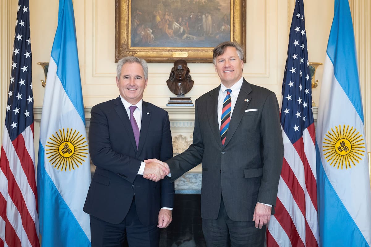 "El canciller argentino, Pablo Quirno, con el subsecretario de Estado, Christopher Landau." (La Nación)