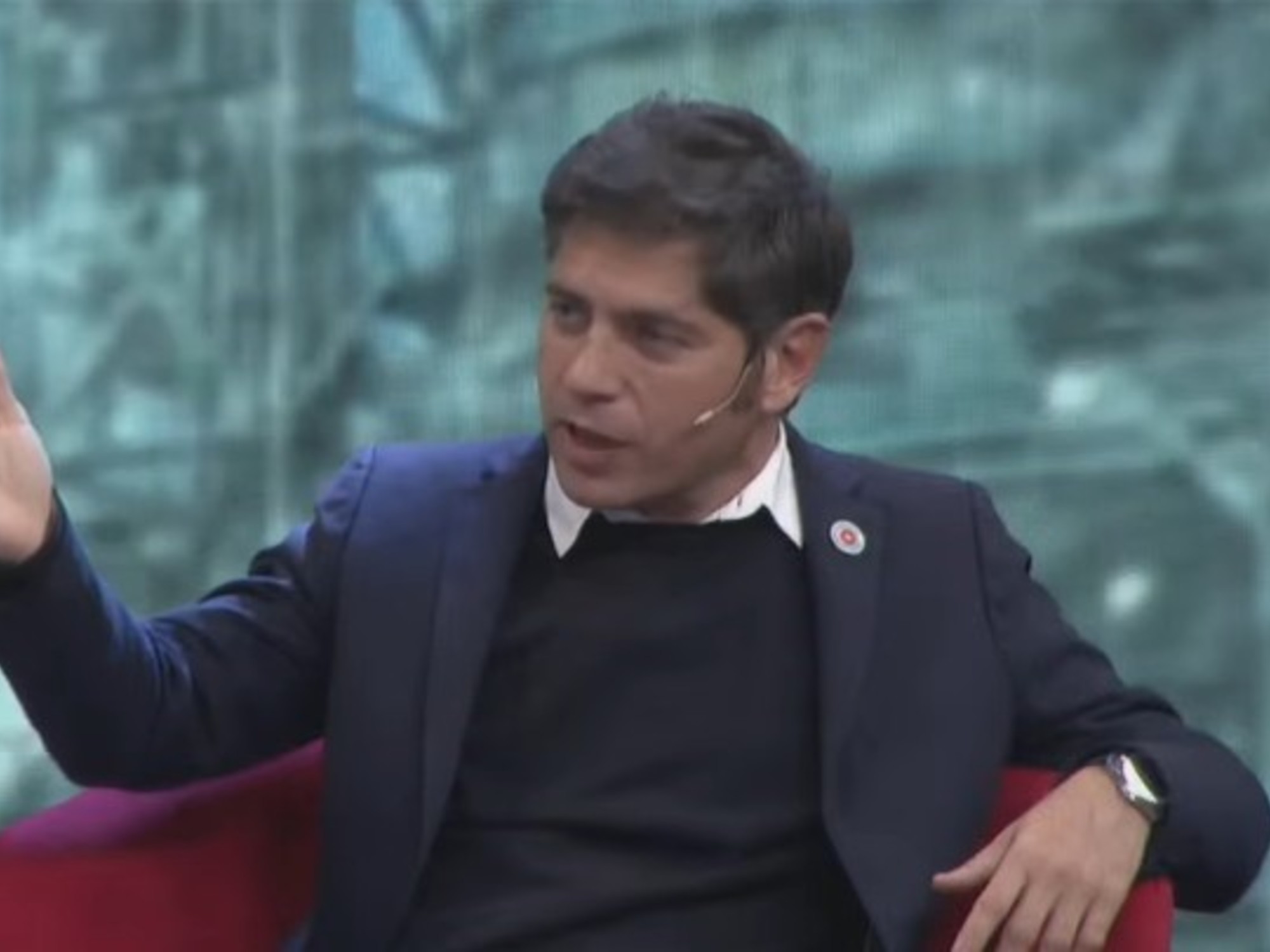 "Kicillof plantea las PASO —o una interna— como herramienta para ordenar al peronismo rumbo a 2027." (Clarín)