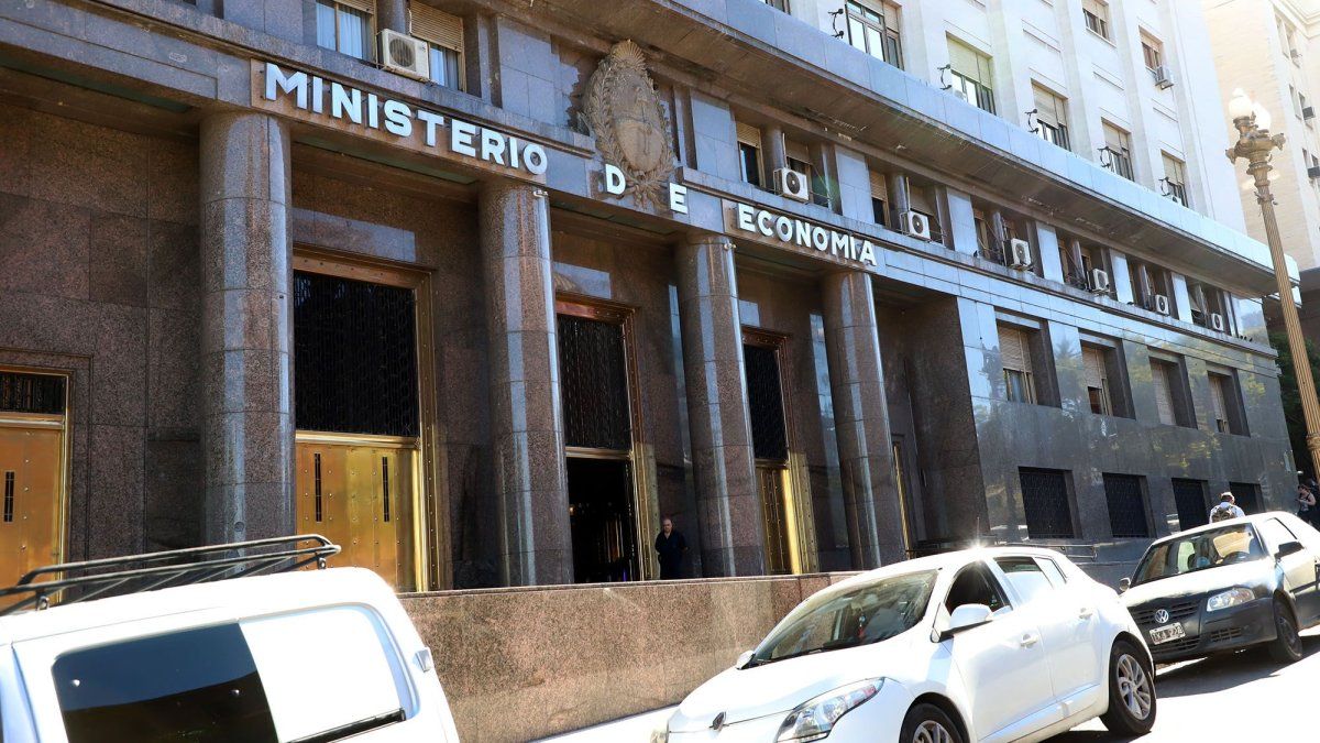 Fachada del Palacio de Hacienda, sede del Ministerio de Economía (Ámbito)