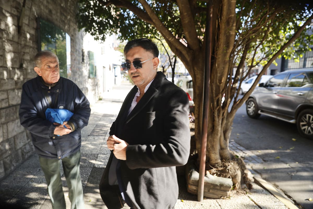 "Volvimos a poder hacer lo que mejor sabemos", había celebrado Vallejo días antes de la prohibición: el financista, frente al juzgado federal de Lomas de Zamora. (La Nación / Ricardo Pristupluk)