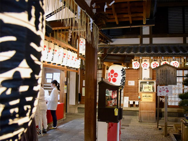 京都の街中で目にする提灯
