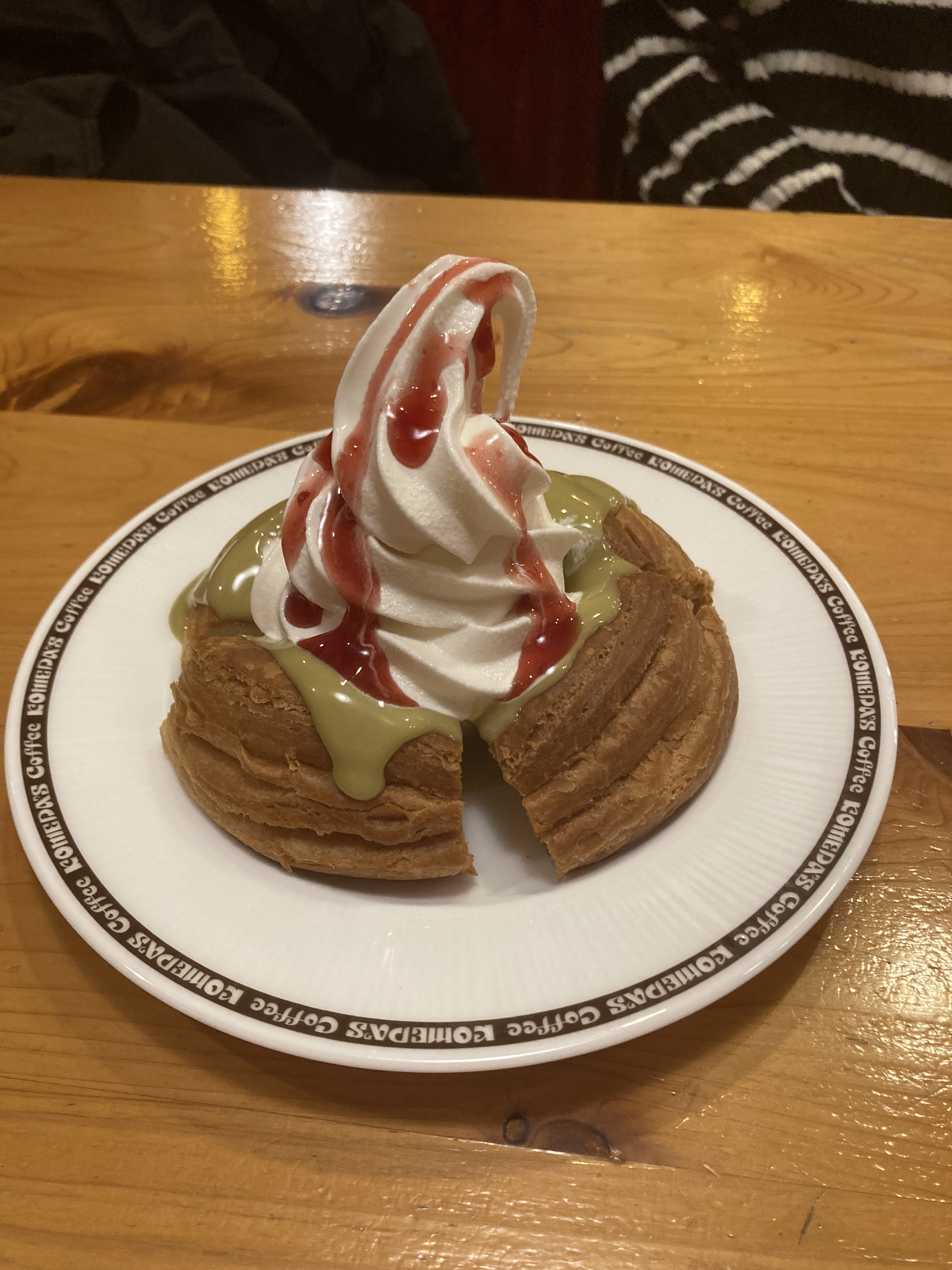 東京ではいただけないミニシロノワールピスタチオ、美味しかった