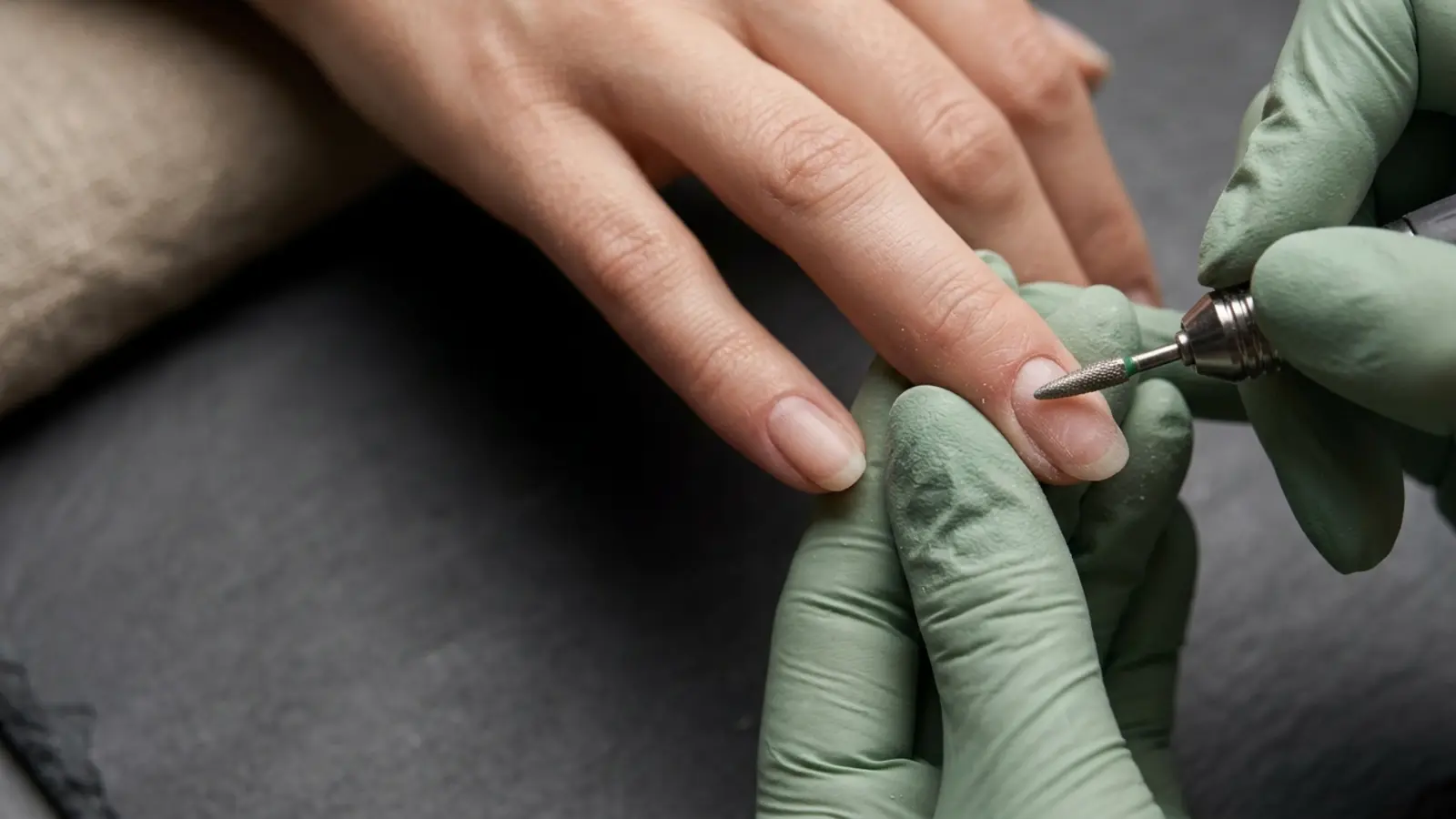 Réparer ongles abîmés Paris