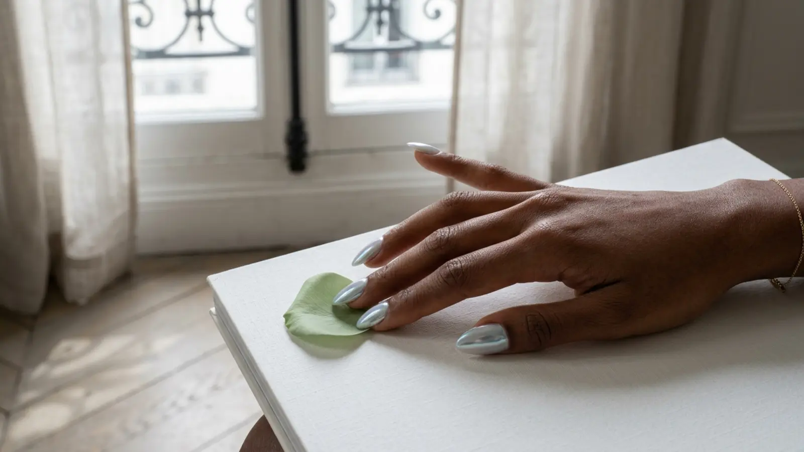 Acqua Glazed Nails : L'erreur qui gâche la tendance de la rentrée