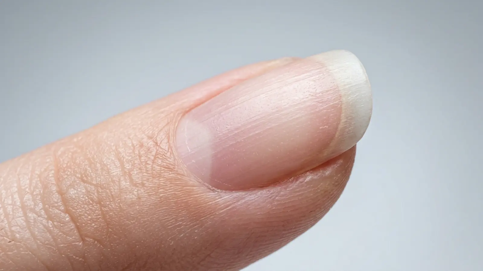 Préparation de l'ongle : pH et adhérence du gel | Guide